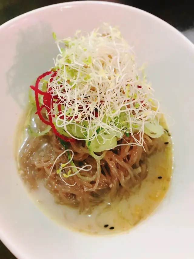 韓式蕎麥冷麵配特製甜酸芝麻醬