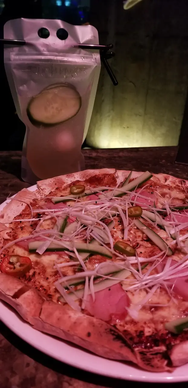 秘製燒烤醬煙燻鴨肉青蔥薄餅