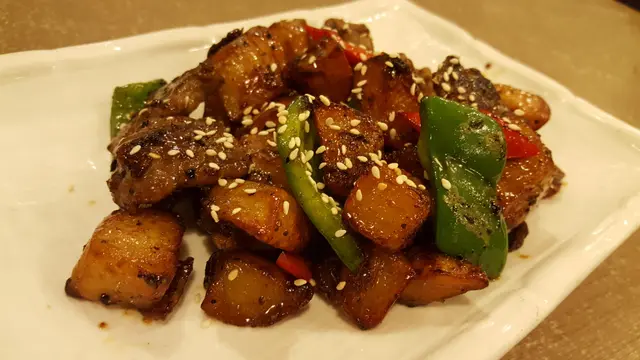 蜜椒薯仔牛柳粒