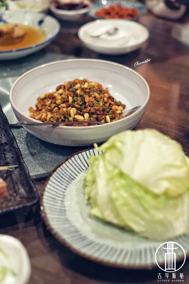 芹香鴨松生菜包