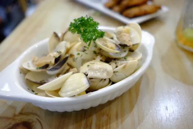 香草白酒忌廉煮蜆