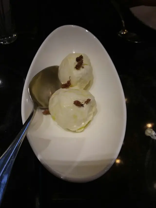 舊同事叫的"自家製橄欖油雪糕"