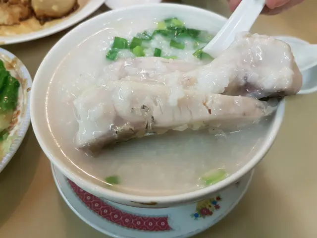 生滾魚腩粥