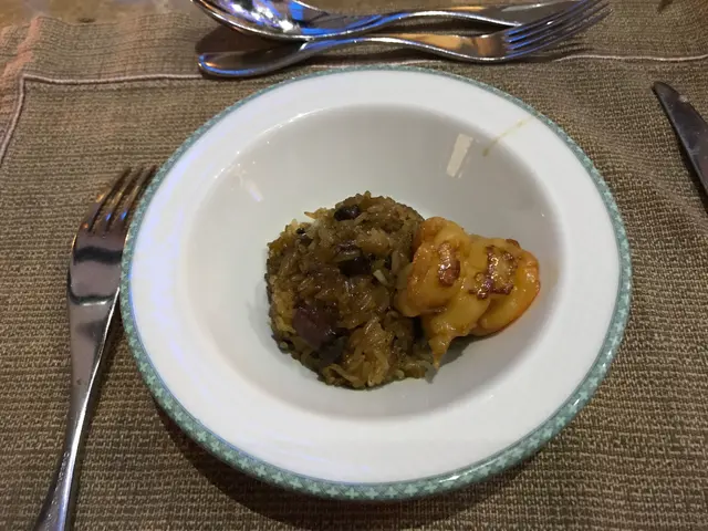 大蝦糯米飯，每人限定一客，糯米夠香，加上大蝦，味道很夾!