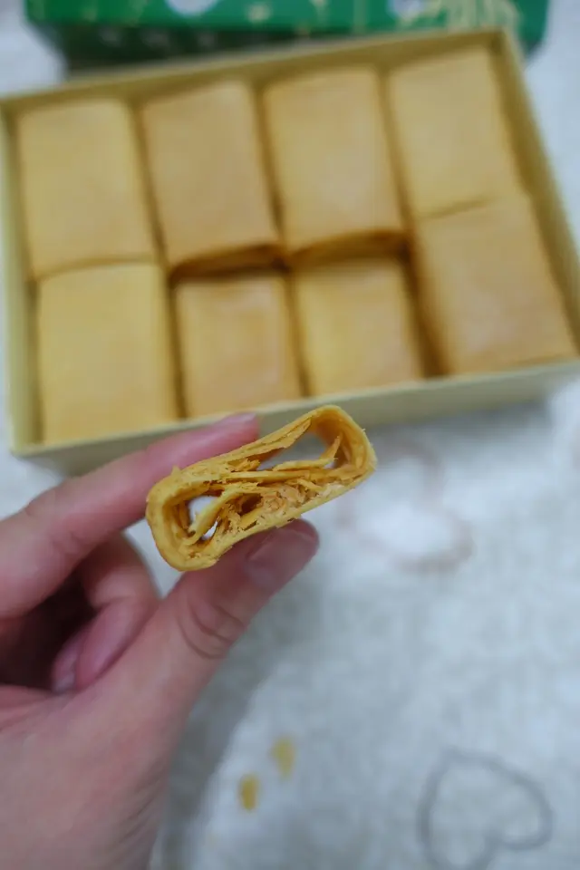 夾雜充滿嚼勁的椰絲及芝麻，口感即時豐富起來！