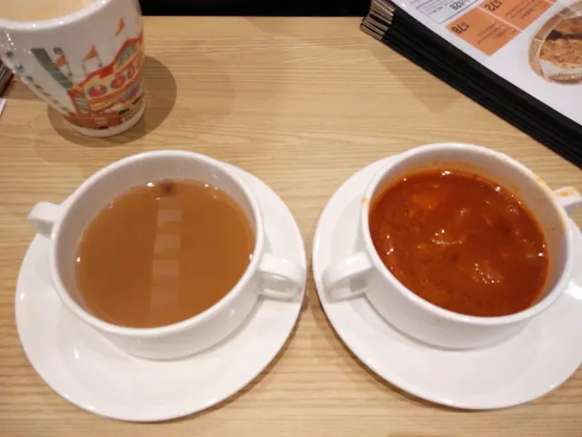 左: 蓮藕湯; 右: 羅宋湯