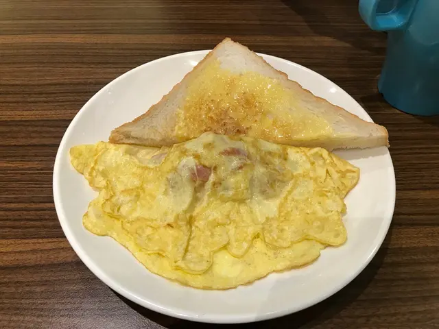 粟米火腿奄列+多士