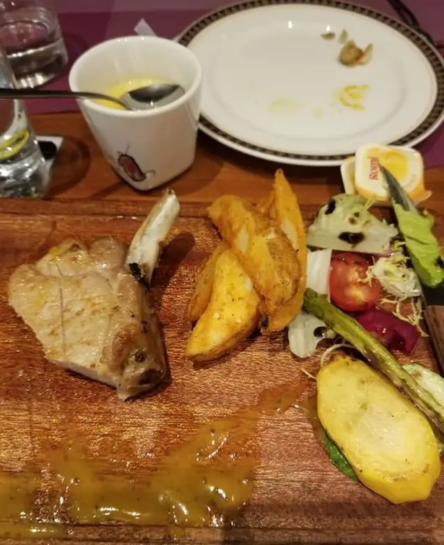 豬鞍架，斧頭排