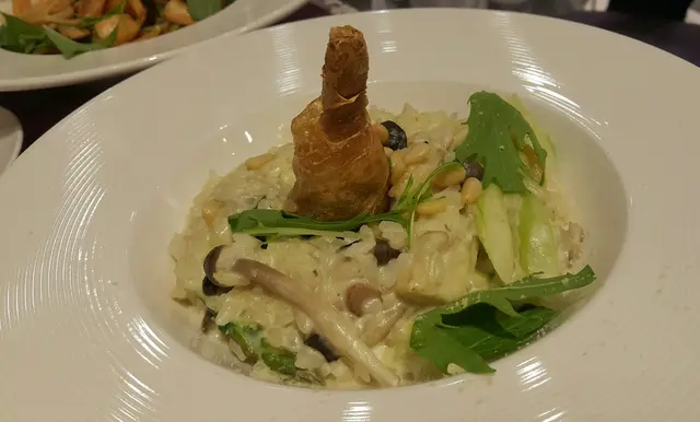 松子椰菜花蘆筍忌廉燴意大利飯配鬆脆腐皮卷
