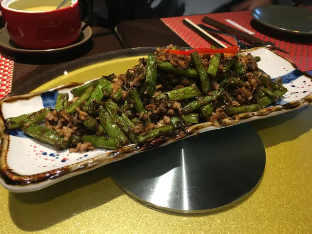 梅菜干煸玉豆