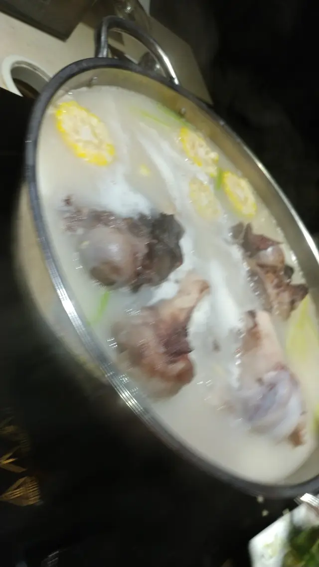 好重胡椒，豬骨係燒豬骨，大大舊