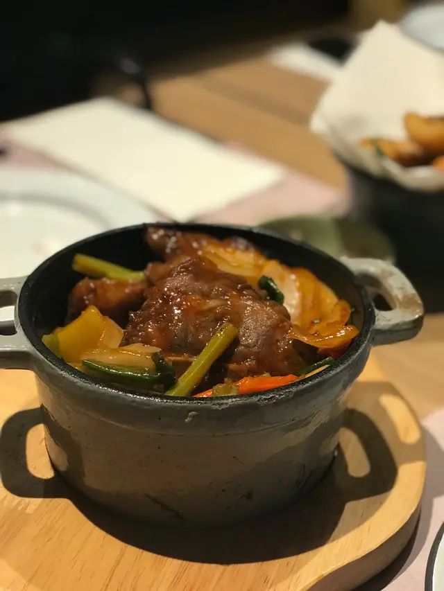 這個就是當日特價的牛仔骨，骨多個肉，賣相比味道更好