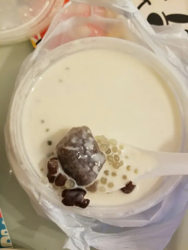 紅豆牛乳芋圓