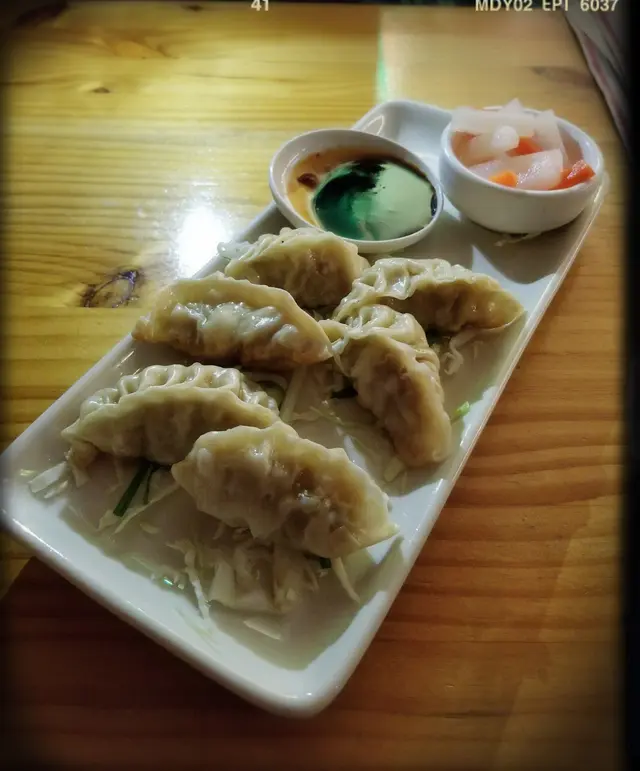 煎餃子配自家製招牌醬汁($58/六件)