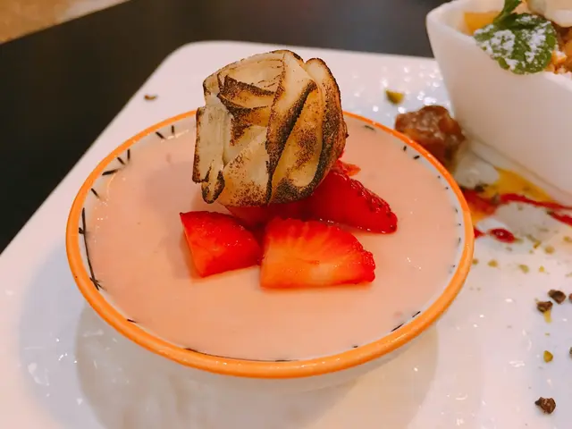 冰鎮玫瑰荔枝燉蛋