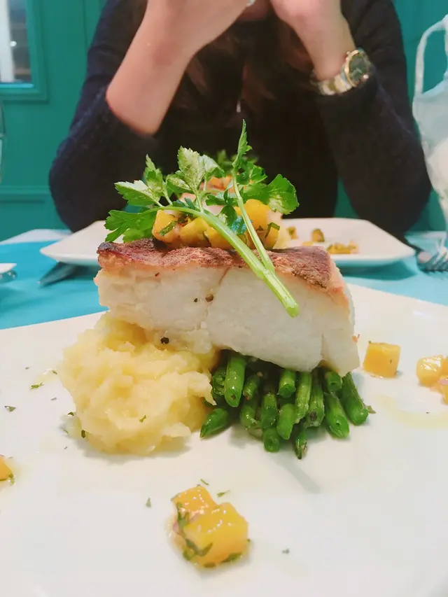 香煎比目魚柳配芒果他他