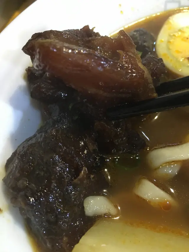 招牌半筋半肉湯麵