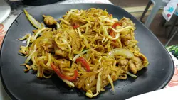 叻沙肉片炒金边粉