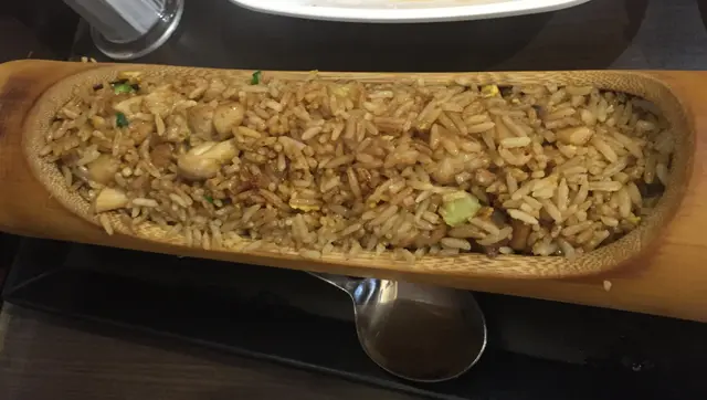 鮑魚雞粒竹筒飯