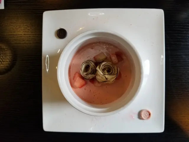 冰鎮玫瑰荔枝燉蛋