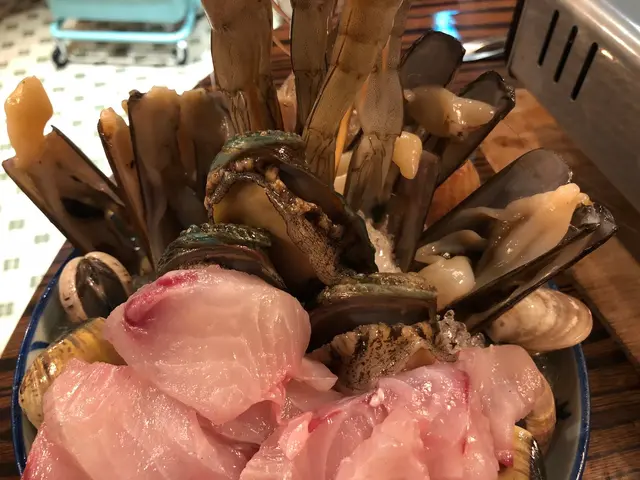 海蝦肉質彈牙,
鮑魚個頭不少,而且非常厚肉