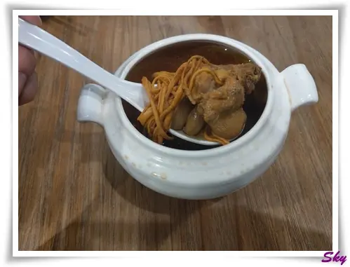 栗子蟲草花花膠燉雞湯