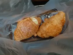 两个迷你牛角包