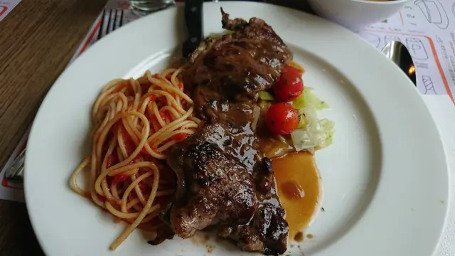 香煎西冷扒配紅酒汁