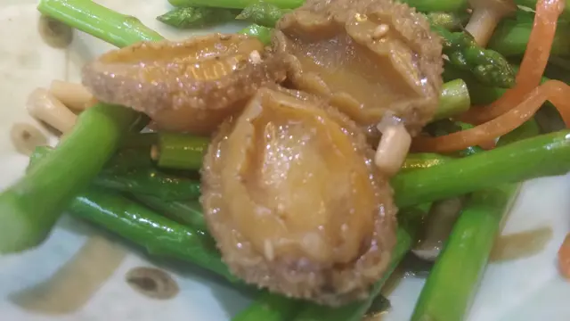 露荀惹味燴鮑魚