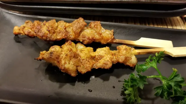 普通燒雞軟骨串，份量價錢難得相宜