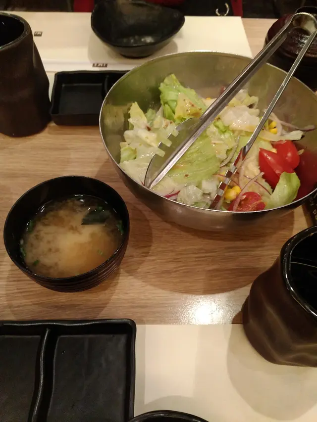蔬菜沙律和味噌湯