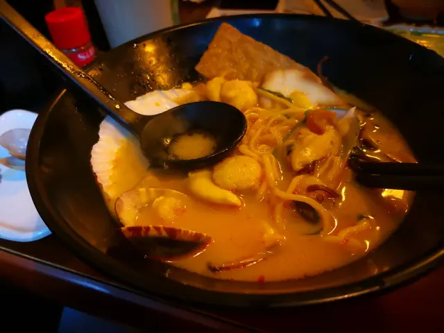 湯唔夠辣亦無海鮮味