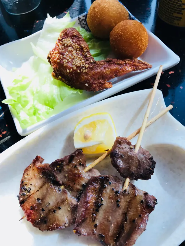 烤牛舌、炸榴蓮丸、炸芋頭芝心丸、雞翼