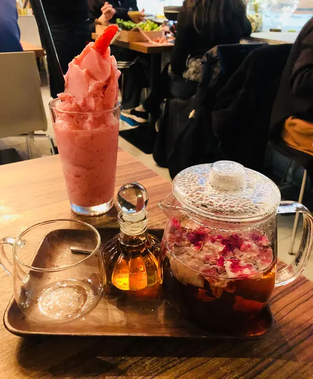 Rose Tea with Black Sugar