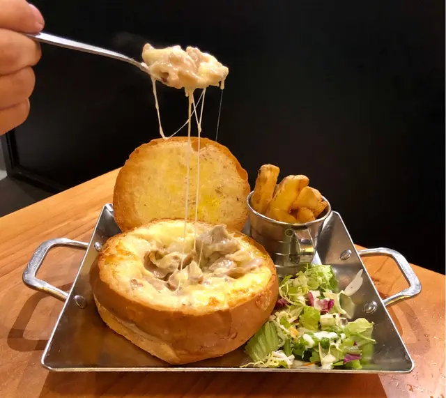 芝士野菌雞皇焗麵包