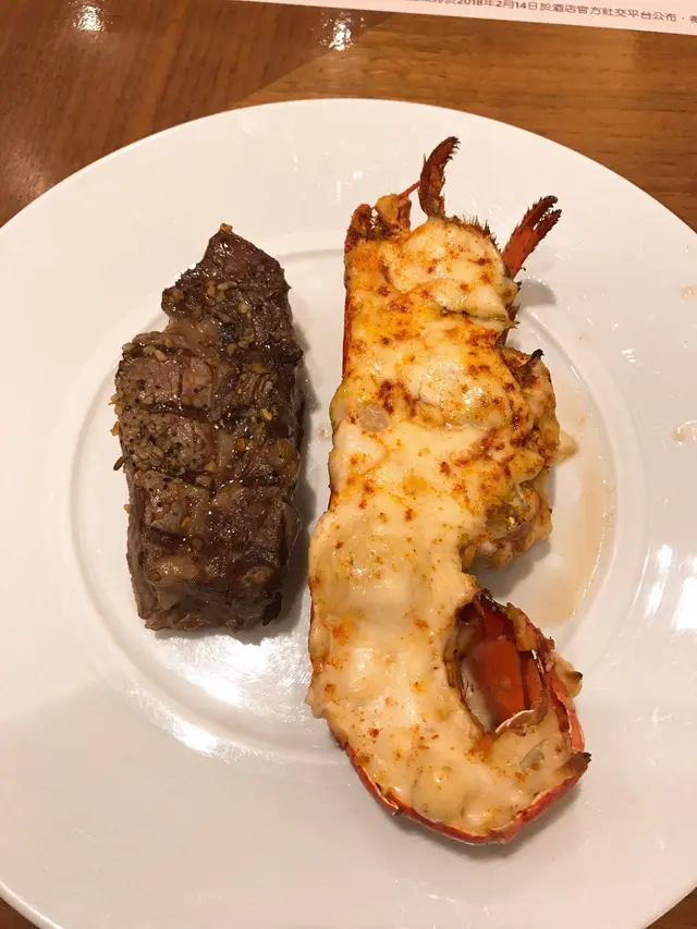 肉眼扒配芝士龍蝦