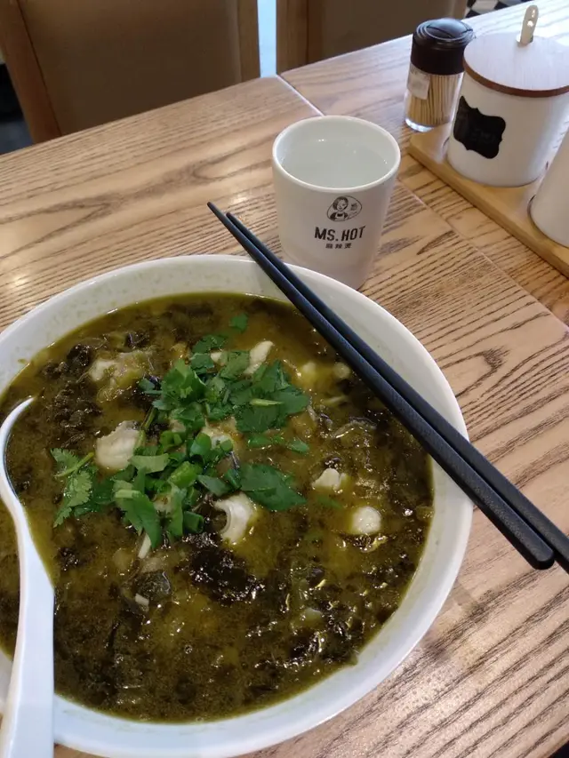 超好吃, 加d辣油更加正, 酸菜量夠多令到湯頭夠濃味, 但又唔會搶過魚鮮香