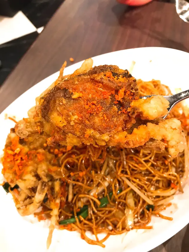 避風塘軟殼蟹炒麵