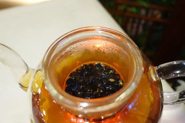 浸泡後,黑杞子看起來好似珍珠奶茶的珍珠!