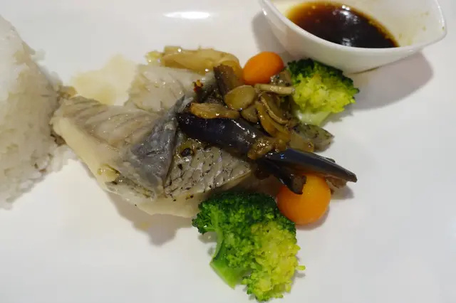 盲鰽魚滑溜鮮美,魚皮亦軟滑富膠質