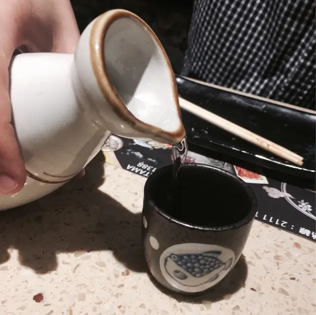 倒酒冒煙,熱度剛好,舉杯已聞到梅香撲鼻,飲落好順易入口,但濃香迴盪左好耐。