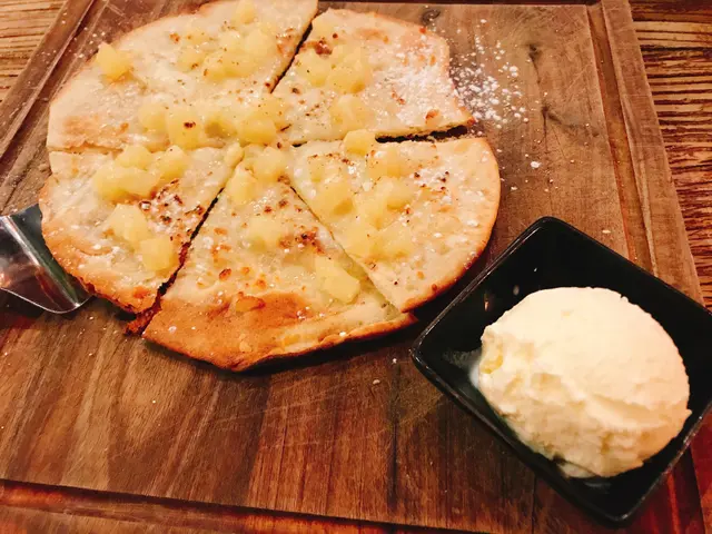 甜蜜菠蘿薄餅伴雲呢拿雪糕