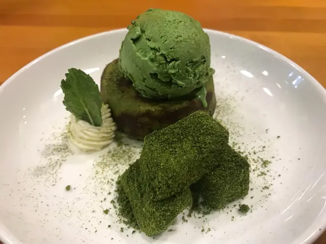 大愛抹茶甜品，香濃適當，第一次食抹茶心太軟，好味到不能用筆墨形容，必試甜品之一。