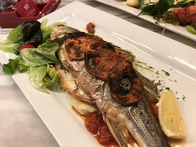 焗原條海鱸魚配檸檬香草蕃茄醬