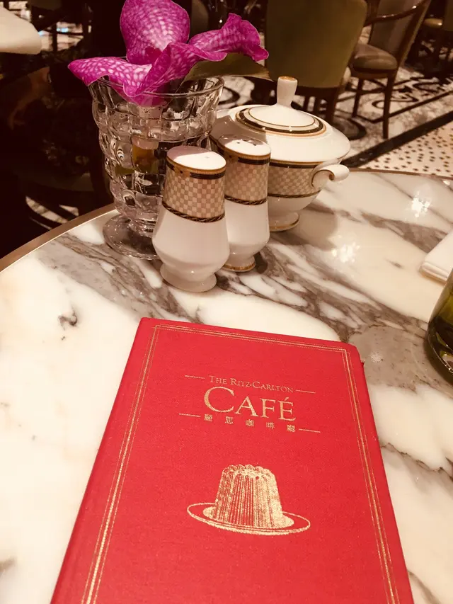 餐牌封面，簡單、高貴