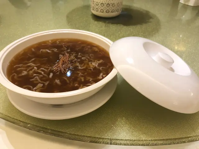 雲腿雞絲燴花膠