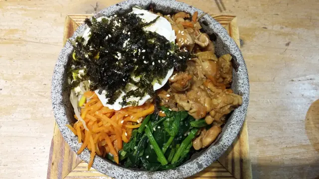 雞肉石鍋伴飯