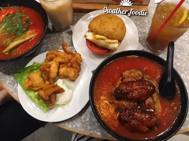 雞翼豬扒蕃茄米線