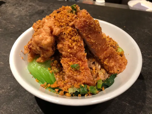 避風塘豬扒撈粗麵