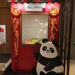 好耐無食朗豪坊自助餐，記得之前果次食都好幾年前，但之前質數有返咁上下。。今次再次光顧，確實係兩個字-失望。。首先生蠔唔太新鮮，無蠔味，刺身好一般，甜品款式少，車仔麵老實講係超級難食，湯底好差又無乜送選擇。。唉！！星期日晚上都唔爆滿，排隊攞食物嘅人亦唔算嚴重，得頭一兩round有多d人排，只後都唔太需要排長龍了，反影了食品質數認真一般。。總括來說無下次！！